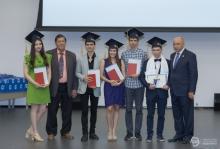 Ректор КФУ Ильшат Гафуров вручил дипломы лучшим выпускникам университета