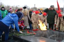 Студенты КФУ возложили цветы к памятнику Неизвестного солдата